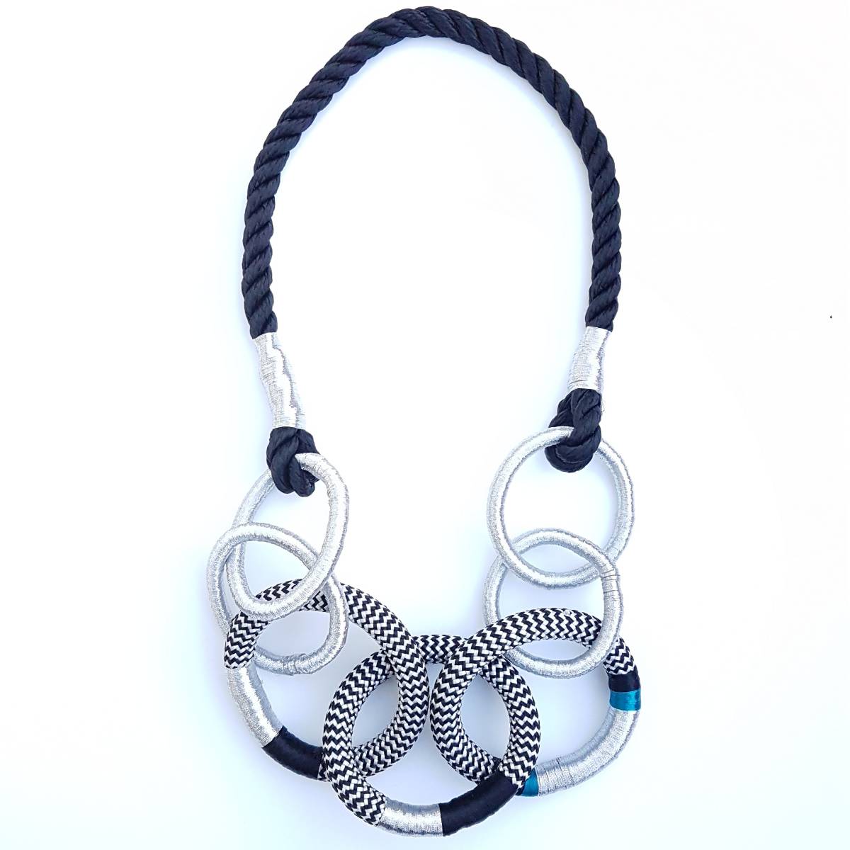 Wanawake Necklace